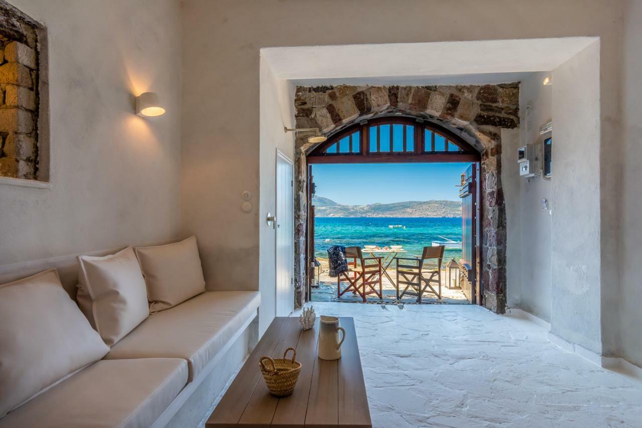 Вилла Neosikos Amazing Beach House In Milos Island Klima  Экстерьер фото